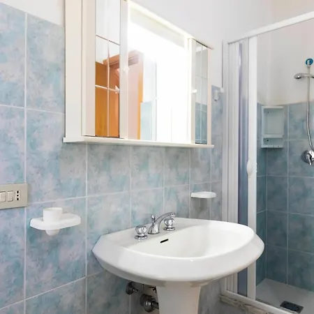 Aparthotel Neverland 4*