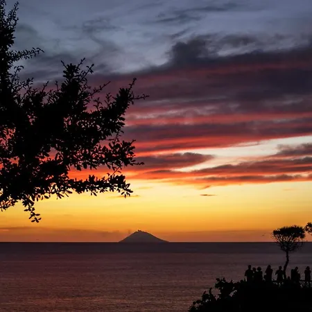 Neverland Aparthotel 4*